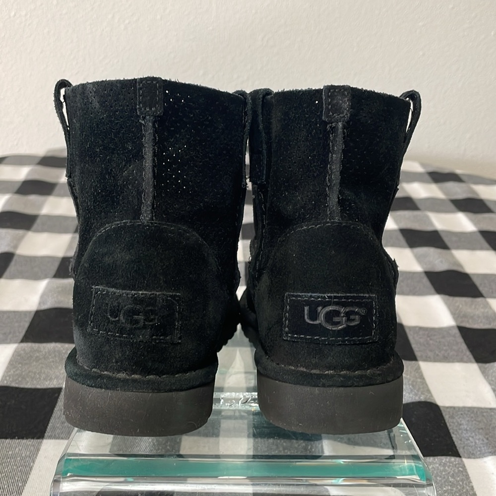 Ugg Classic Unlined Mini Perf Black Suede Leather Boots Womens Size 7 Perforated - Picture 4 of 12